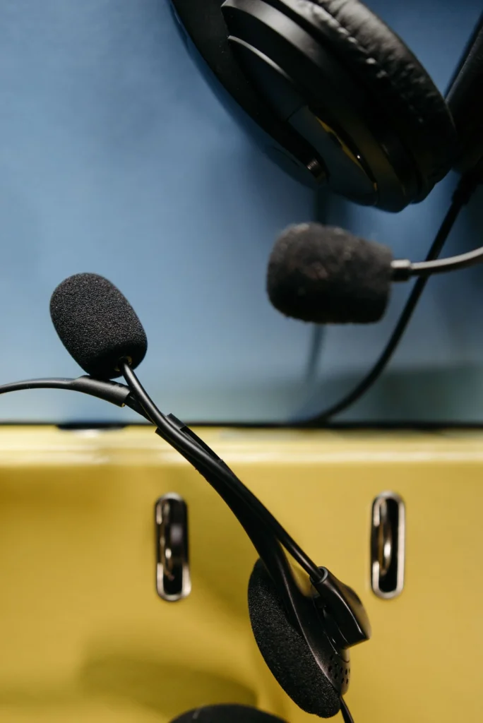 Nærbilde av headset med mikrofon